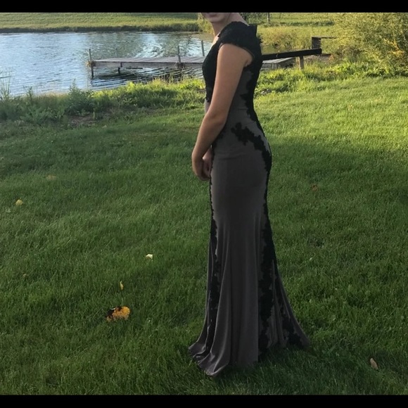 Beauiful Prom/Homecoming Dress size 0 - Picture 2 of 7